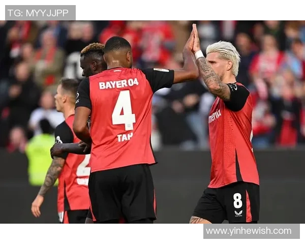 拜仁大胜科隆,领跑德甲,稳坐榜首位置 拜仁大胜科隆,领跑德甲,稳坐榜首位置